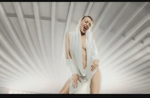 Can-t-Get-You-Out-Of-My-Head-Music-Video-kylie-minogue-26482298-500-328.jpg